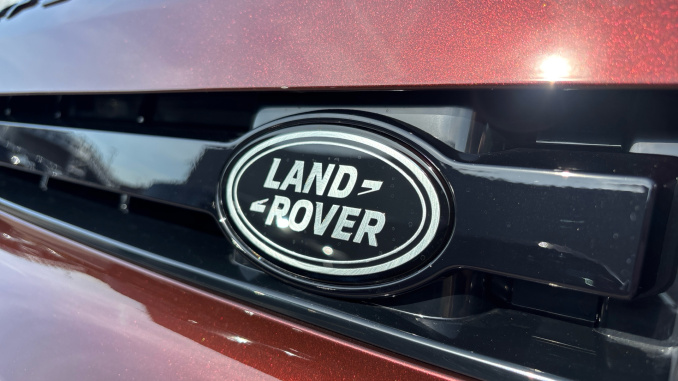 Land Rover Defender 5.0 P525 V8 90 Edition 3dr Auto Petrol Estate - Image 41